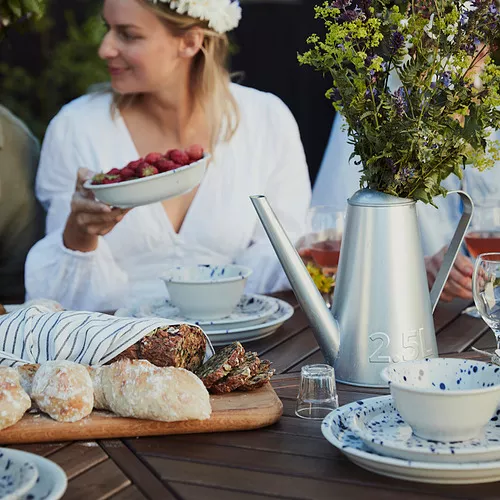 SILVERSIDA tableware is suitable for both fancy three-course dinners and spontaneous tapas nights. Use the whole series or parts of it as beautiful eye-catchers – for a toned-down or bold table setting.